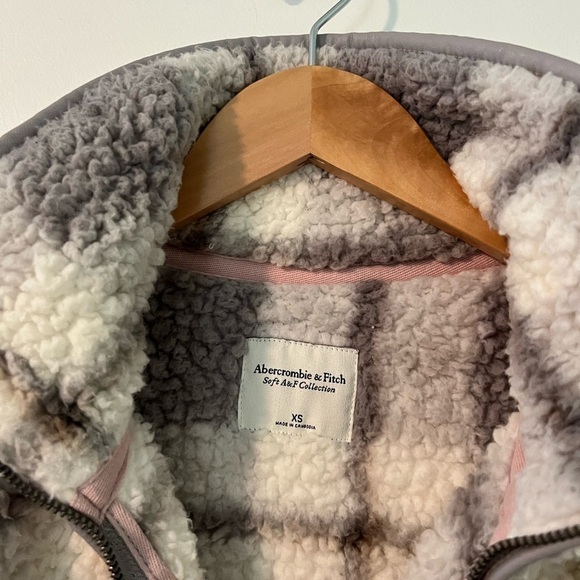 Abercombie Soft A&F Gray Plaid Sherpa Quarter Zip Pullover - Picture 9 of 10